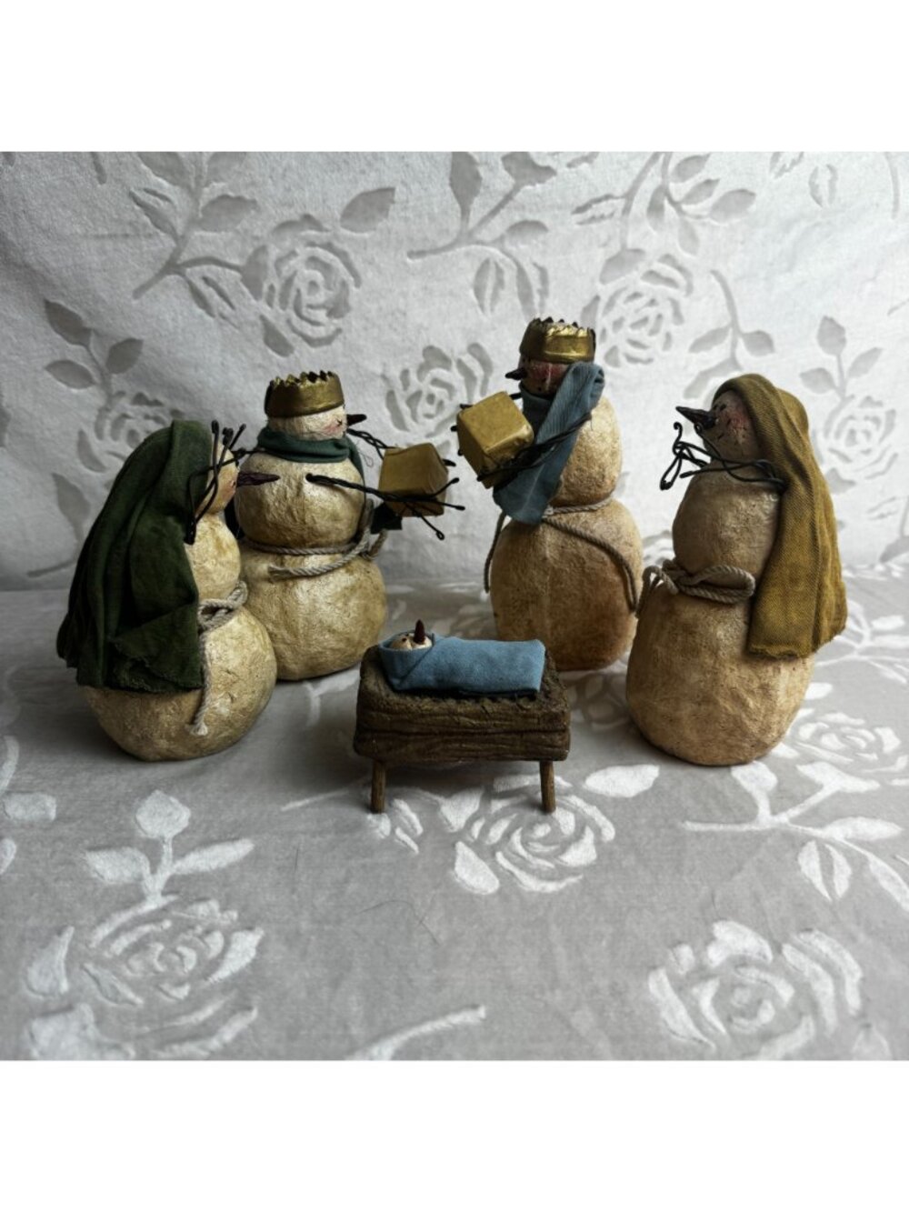 Handcrafted primitive-style Snowman Nativity Set 5 Piece set Rustic Country Deco - Picture 3 of 6